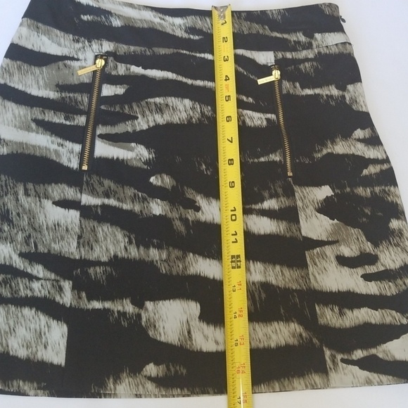 MICHAEL KORS Zebra Print Mini Skirt w/ Zipper Mini Skirt 2. - Picture 4 of 7